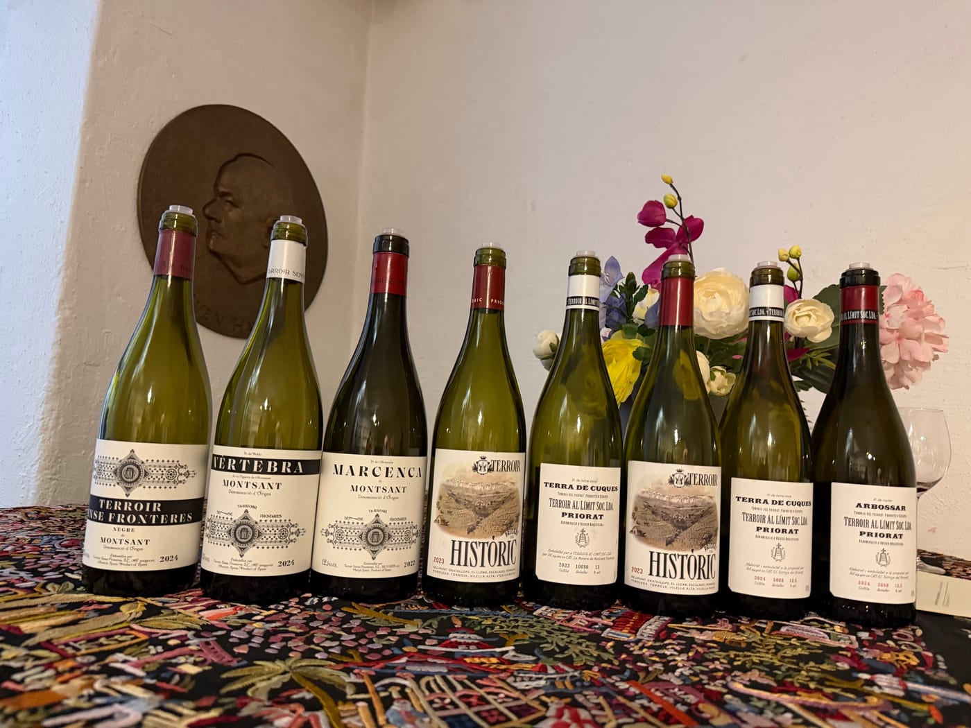 Kvällens åtta viner uppradade: tre från Terroir Sense Fronteres i Montsant och fem från Terroir al Límit i Priorat
